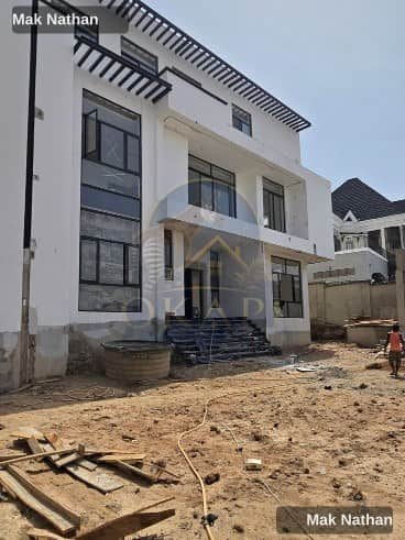 🏡🔑 OPPORTUNITÉ IMMOBILIÈRE À MONT-NGAFULA – TERRE JAUNE !